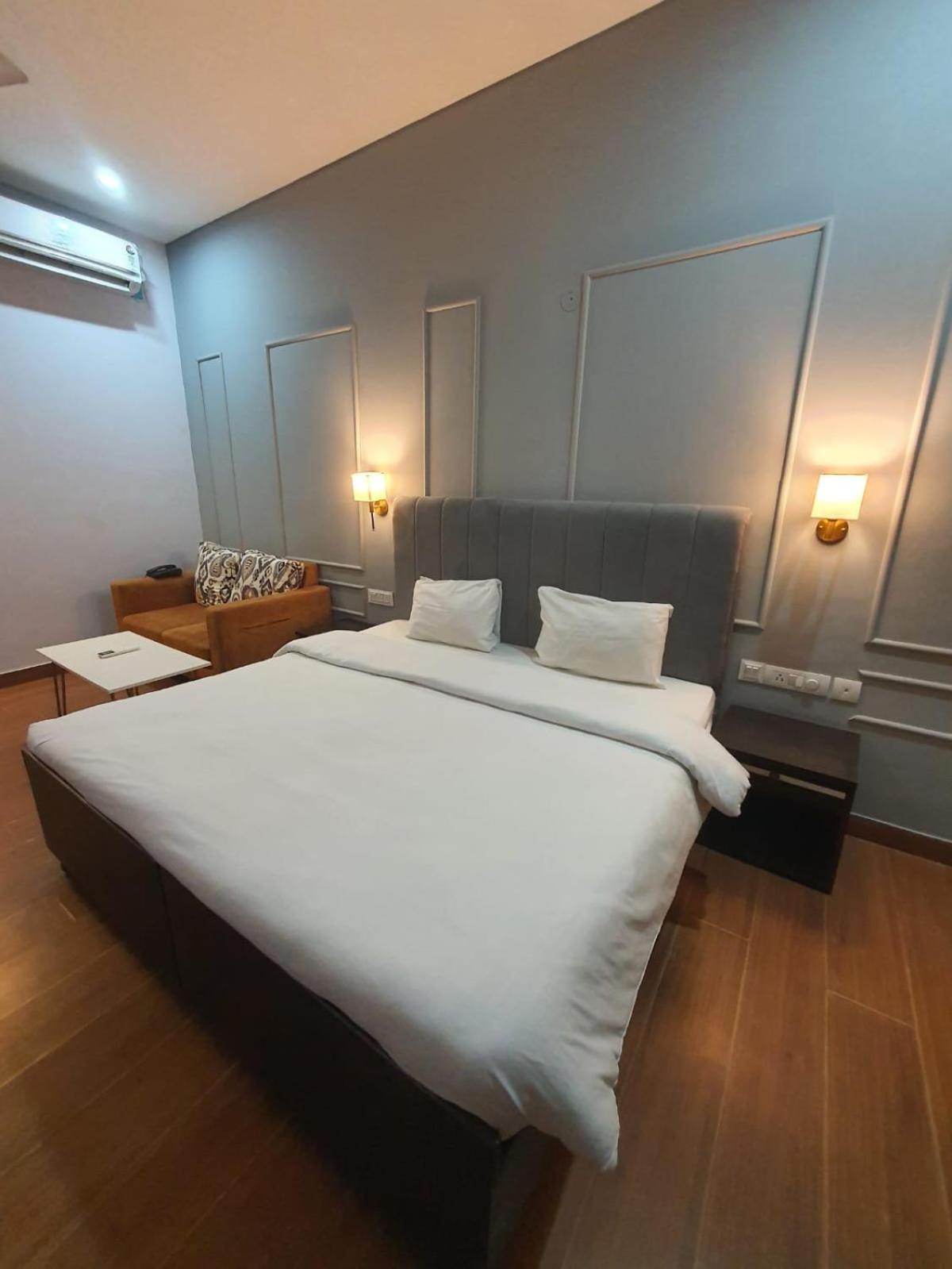 Mallenzo Suites Dlf Phase 1 Gurgaon Ngoại thất bức ảnh