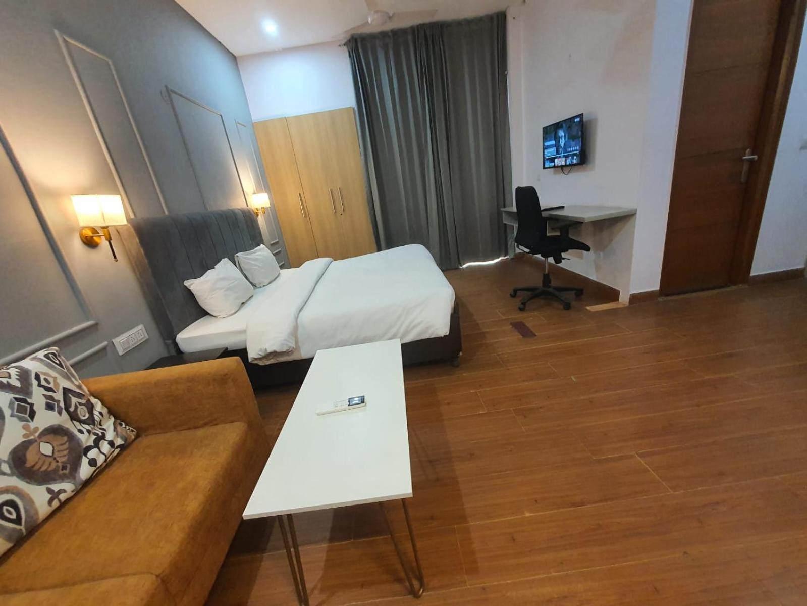 Mallenzo Suites Dlf Phase 1 Gurgaon Ngoại thất bức ảnh