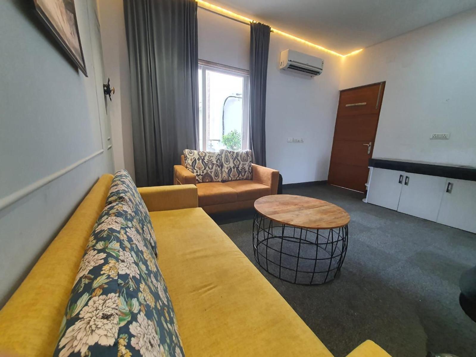Mallenzo Suites Dlf Phase 1 Gurgaon Ngoại thất bức ảnh