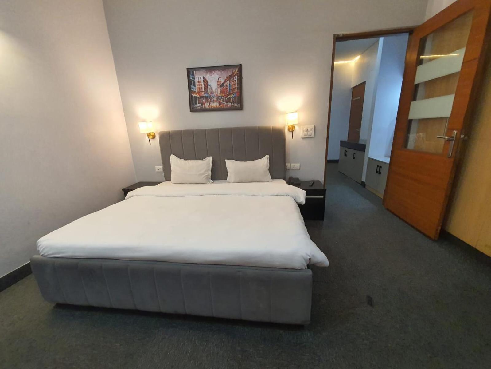 Mallenzo Suites Dlf Phase 1 Gurgaon Ngoại thất bức ảnh
